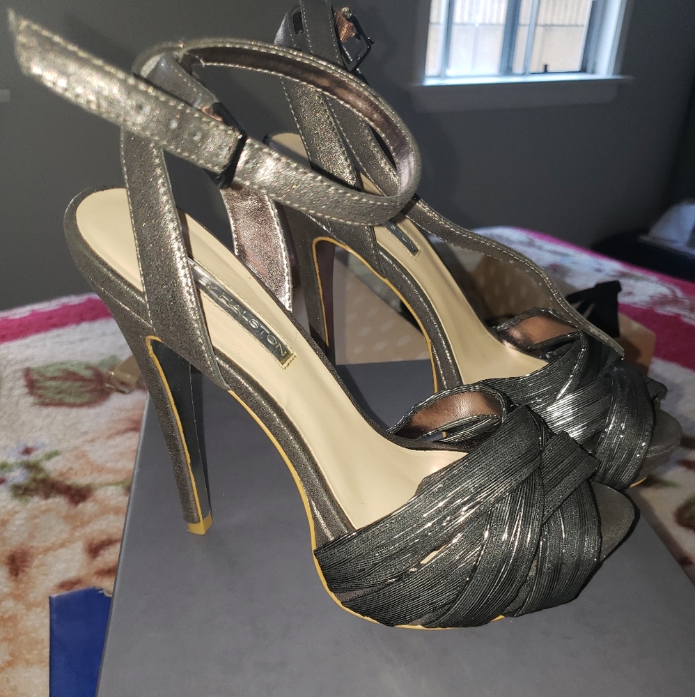Heels - Picture 3 of 8